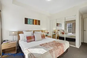 3BDR 2BTH 1PRK - Northbridge Townhouse - Image 2