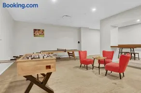 Luxury lofts, Downtown, Playhouse Sq, Near Stadium and Arena, Fire Pit, Rooftop deck, BBQ, Onsite Garage Parking, Close to EVERYTHING! - Image 4