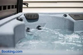 Two Homes with Hot Tubs near Ark Encounter - Image 2