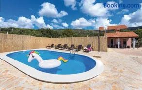 Three-Bedroom Holiday Home In Dubrava - Image 4