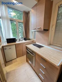 Cozy 1BDR with Jacuzzi and WiFi near Vitosha BLVD - Image 5