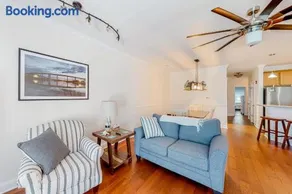 Coastal condo with excellent views, balcony, washer/dryer, & AC - pool access - Image 3