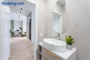 Brand New! Private Jacuzzi - Terrace - Parking - Image 2