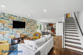 Stay in Historic Alexandria's Chic 4BR-5 Beds Home - Image 1