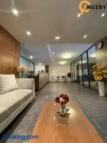 Hozby Skyview Setiabudi Suites - Image 3