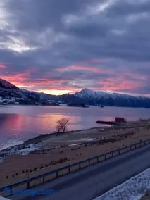 Fjord & Fjell Idyll - Image 2