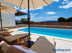 Elegant Holiday House 3D by the Sea with pool and included breakfast - Image 1
