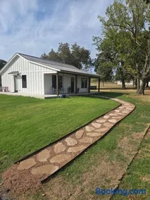 New Lux Cottage by Lake, King bed, Full Kit, Wi-Fi - Image 2