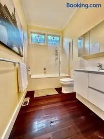 Cosy cottage in a peaceful corner - Image 2