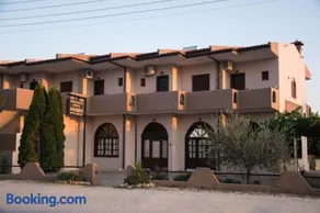 Palm Tree Apartments - Image 2