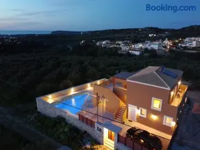 Elegant villa with sea view in Crete - Image 3