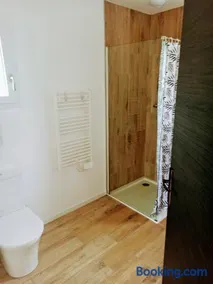 La plage à pied, T2 de 35 m2 avec cuisine, sdb et jardin privatif, parking, draps et serviettes inclus - Image 4