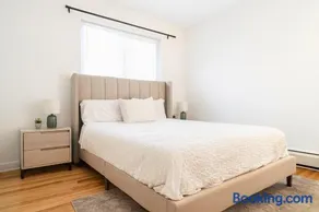Cozy 4BR Getaway Free Parking Near OHare Airport - Image 4