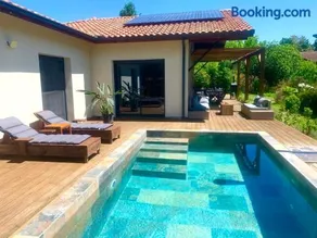 Villa Piscine Chauffée et Spa Idéale pour Famille et Amis - Image 1