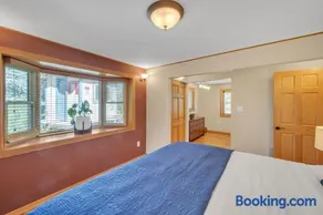 Bright & Cozy House Centennial Littleton 4 Bed 3 Bath - Image 3