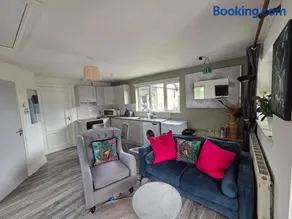 Beautiful small home - Image 2