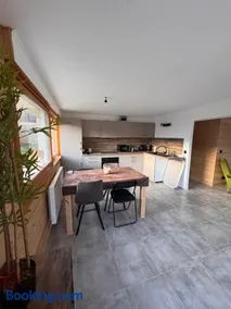 Appartement au calme avec terrasse et jardin vue montagne - Image 2