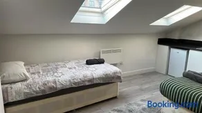 Bright Studio on Brigstock Rd - Image 3