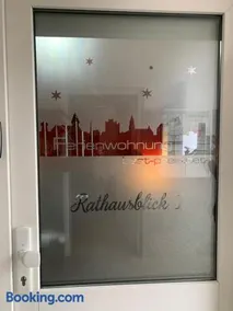 Exklusive Stadtwohnung am Elbradweg: Best-Preis-FEWO Rathausblick 1 für max. 3 Pers. inkl. WLAN, Prime Video & Self Check-In - Image 3