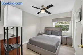 Family-Friendly Boca Gem! 4BR 3BA with Pool & Sauna - Image 5