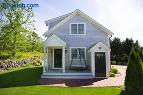 Quiet, Pet Friendly, close to Edgartown and Oak Bluffs - Image 1