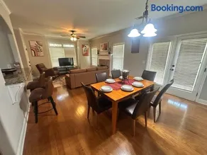 Luxury 2 Bedroom 2 Bathroom 1 half bath Condo in West Athens - Image 3