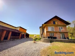 SuNhouse41 Zagreb - Pool, Garden, BBQ and Community Area - Image 4