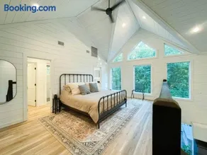 the RISER - BRAND NEW Modern Cabin in Broken Bow - Image 3