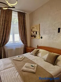 Apartmán so vstupom do privátneho wellness a výhľadom na hrad - Image 3