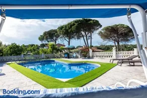 HomeHolidaysRentals Corts - Image 4