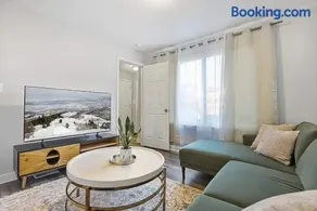 Modern 4BD 2BA Family Home - Image 2