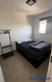 Apartamento completo, com vaga, varanda e piscina - Image 3