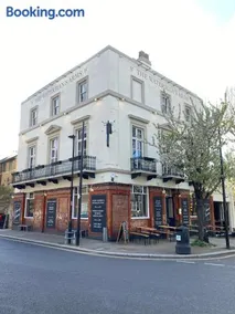 The Waterman's Arms - Image 2
