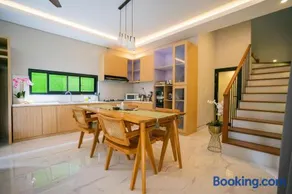 Luxury Casa White Palmera - Image 2