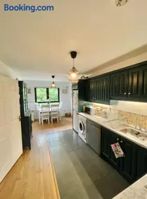 Entire 3 Bed Apartment, close to Dublin - Image 1