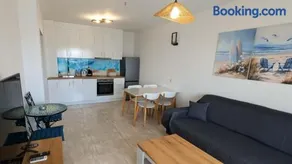 Modern Sea View 1BR Apartment 2 Min to the Beach by Flat Mаnager - Image 1