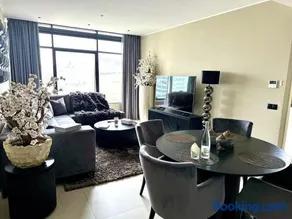 Hilton City Center Apartment - Image 3