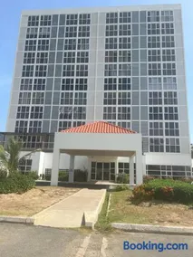 Bayfront Villa & Apartment - Image 4