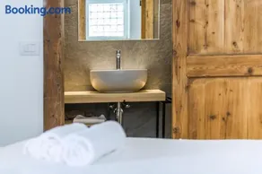 Casa Kaki - Eco friendly Apartments with Parking & Private Courtyard - Image 3