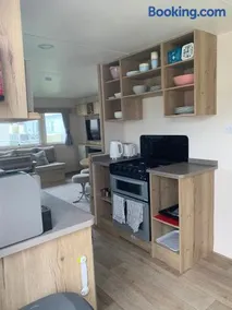 Whitstable, DP42, 2 bed park home, Alberta Holiday Park - Image 1