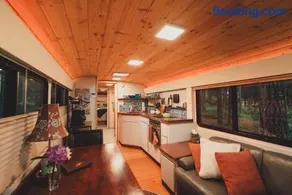 Madrone Hideout Artist Bus Retreat at Azalea Grove Getaway - Image 2