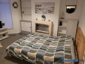Private room with Netflix - Image 2