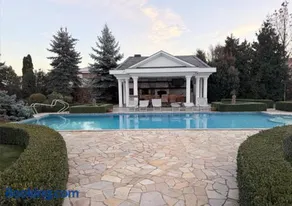 Luxury Villa - Image 4
