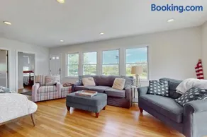 Harbor Point Cottage - Image 2