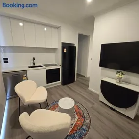 Modern and Chic Home in Fraser Rise - Image 3
