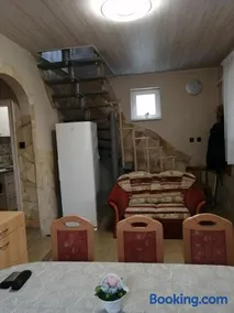 Napraforgó Vendégház - Image 5