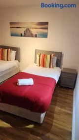 Cozy Haven, Sleeps 2, Fast W-Fi, Free Parking - Image 2