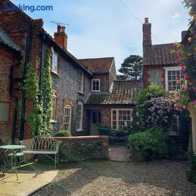 Luxury Cottage, Two Ensuite Bathrooms, Close to Quay, Quite Location - Image 1