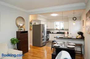 40-Newly renovated, stylish and beautiful apartment with 4br - Image 3