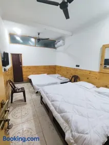 Gulmarg Guest House - Image 5